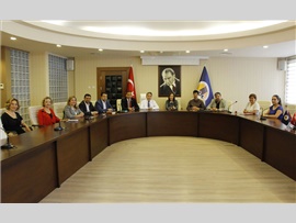 MERSİN BAROSU İLE MERSİN ÜNİVERSİTESİ İŞBİRLİĞİ İÇİN BİR ARAYA GELDİ
