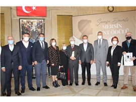 BAŞKANIMIZ YEŞİLBOĞAZ, ŞİNASİ DEVELİ MERSİN KENT ÖDÜL TÖRENİ’NE KATILDI