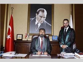 YEŞİLBOĞAZ:  “HUKUKÇULAR HUKUKA SİYASİ GÖZLÜKLE BAKMAMALI”
