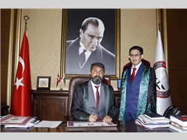 YEŞİLBOĞAZ:  “HUKUKÇULAR HUKUKA SİYASİ GÖZLÜKLE BAKMAMALI”