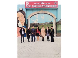CEZAEVİNDE ANNELERİYLE KALAN ÇOCUKLARA İHTİYAÇ DESTEĞİ VERİLDİ