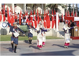 BARO BAŞKANIMIZ AV. BİLGİN YEŞİLBOĞAZ, CUMHURİYET COŞKUSUNU MERSİN HALKIYLA BİRLİKTE KUTLADI