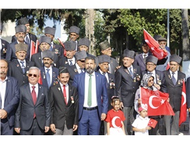BARO BAŞKANIMIZ AV. BİLGİN YEŞİLBOĞAZ, CUMHURİYET COŞKUSUNU MERSİN HALKIYLA BİRLİKTE KUTLADI
