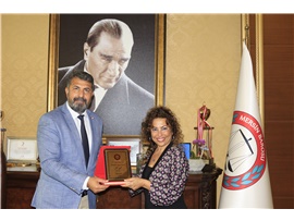 AV. ŞULE TEKTÜRK’E MESLEKTE 25. YIL PLAKETİ VERİLDİ