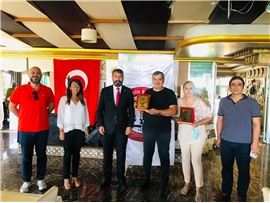 ANAMUR’DA MESLEKTE 25. VE 30. YILINI DOLDURAN AVUKATLARIMIZA PLAKET VERİLDİ