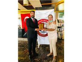 ANAMUR’DA MESLEKTE 25. VE 30. YILINI DOLDURAN AVUKATLARIMIZA PLAKET VERİLDİ