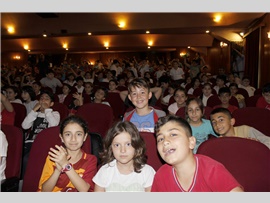 MERSİN BAROSU AVUKATLARI, ÇOCUKLAR İÇİN SAHNEYE ÇIKTI