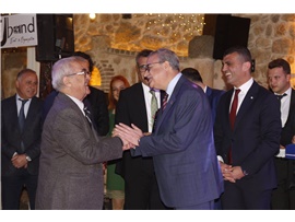 AVUKATLIK MESLEĞİNİN DUAYENLERİNE PLAKET TAKDİM EDİLDİ