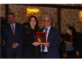 AVUKATLIK MESLEĞİNİN DUAYENLERİNE PLAKET TAKDİM EDİLDİ