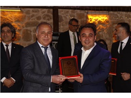 AVUKATLIK MESLEĞİNİN DUAYENLERİNE PLAKET TAKDİM EDİLDİ