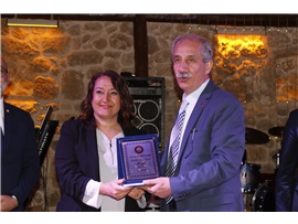 AVUKATLIK MESLEĞİNİN DUAYENLERİNE PLAKET TAKDİM EDİLDİ