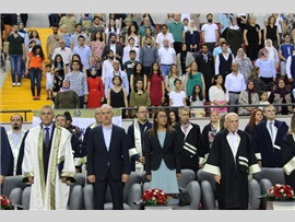 BAŞKAN YARDIMCIMIZ AV. FATMA DEMİRCİOĞLU, GENÇLERİN MEZUNİYET SEVİNCİNE ORTAK OLDU