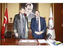 HAK VE HUKUK MÜCADELESİ İÇİN CÜBBE GİYDİLER
