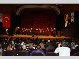 MERSİN BAROSU ÇOK SESLİ KOROSU SAHNE ALDI