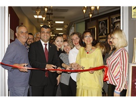 AV. MELİKE KIZILAY’IN DOT MANDALA SERGİSİ MERSİN BAROSU’NDA AÇILDI