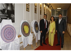 AV. MELİKE KIZILAY’IN DOT MANDALA SERGİSİ MERSİN BAROSU’NDA AÇILDI