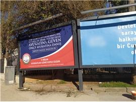 MERSİN BAROSU AVUKATIN ÖNEMİNİ AÇIK HAVA REKLAMIYLA ANLATTI