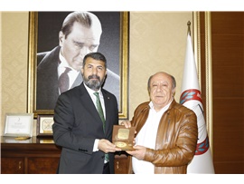 AV. MEHMET SELÇUK ARIKAN’A 'A MESLEKTE 40. YIL PLAKETİ VERİLDİ