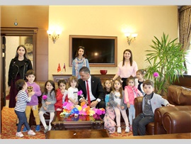 UĞUR OKULLARI ÖĞRENCİLERİNDEN BARO BAŞKANIMIZA ZİYARET