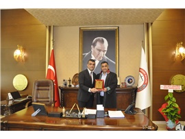 MESLEĞİMİZİN DUAYENLERİNE PLAKET TAKDİM EDİLDİ