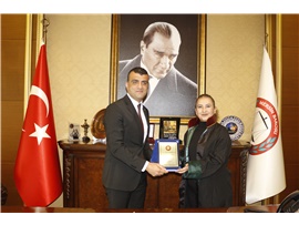 MESLEĞİMİZİN DUAYENLERİNE PLAKET TAKDİM EDİLDİ