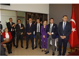 AVUKATLIK MESLEĞİNİN DUAYENLERİNE PLAKET TAKDİM EDİLDİ