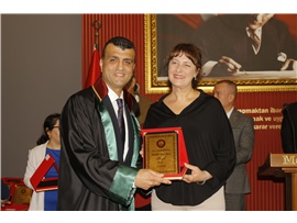 AVUKATLIK MESLEĞİNİN DUAYENLERİNE PLAKET TAKDİM EDİLDİ
