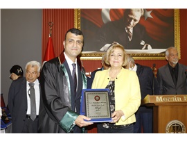AVUKATLIK MESLEĞİNİN DUAYENLERİNE PLAKET TAKDİM EDİLDİ