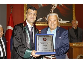 AVUKATLIK MESLEĞİNİN DUAYENLERİNE PLAKET TAKDİM EDİLDİ