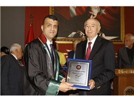 AVUKATLIK MESLEĞİNİN DUAYENLERİNE PLAKET TAKDİM EDİLDİ