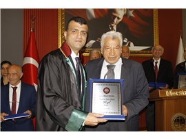 AVUKATLIK MESLEĞİNİN DUAYENLERİNE PLAKET TAKDİM EDİLDİ