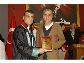 AVUKATLIK MESLEĞİNİN DUAYENLERİNE PLAKET TAKDİM EDİLDİ