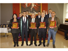 AVUKATLIK MESLEĞİNİN DUAYENLERİNE PLAKET TAKDİM EDİLDİ