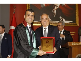 AVUKATLIK MESLEĞİNİN DUAYENLERİNE PLAKET TAKDİM EDİLDİ