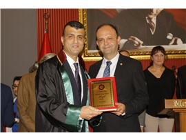 AVUKATLIK MESLEĞİNİN DUAYENLERİNE PLAKET TAKDİM EDİLDİ