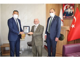 TARSUS’TA MESLEKTE 25, 30, 35, 40 ve 50 YILINI DOLDURAN AVUKATLARIMIZA PLAKET VERİLDİ