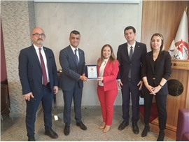 TARSUS’TA DUAYEN AVUKATLARIMIZA MESLEKTE ONUR PLAKETİ TAKDİM EDİLDİ