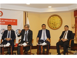 “DÜNDEN BUGÜNE AVUKATLIK MESLEĞİ VE GÜNCEL SORUNLAR” PANELİ DÜZENLENDİ