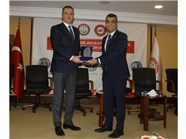 “DÜNDEN BUGÜNE AVUKATLIK MESLEĞİ VE GÜNCEL SORUNLAR” PANELİ DÜZENLENDİ