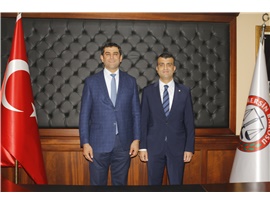 “DÜNDEN BUGÜNE AVUKATLIK MESLEĞİ VE GÜNCEL SORUNLAR” PANELİ DÜZENLENDİ
