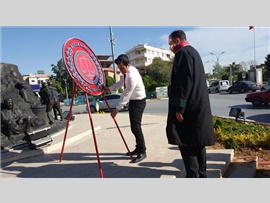 Mersin Barosu İlçe temsilcilerimiz ve meslektaşlarımızın katılımı ile Atatürk Anıtına çelenk bırakıldı