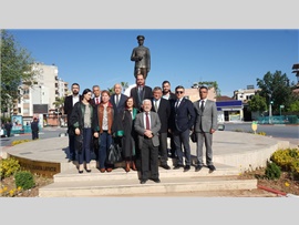 Mersin Barosu İlçe temsilcilerimiz ve meslektaşlarımızın katılımı ile Atatürk Anıtına çelenk bırakıldı