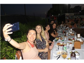 KADIN HAKLARI MÜCADELESİNİN YILMAZ SAVUNUCULARINA TEŞEKKÜR PLAKETİ VERİLDİ