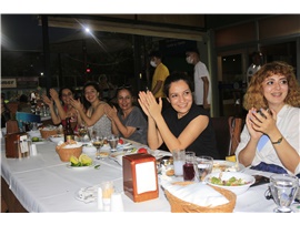 KADIN HAKLARI MÜCADELESİNİN YILMAZ SAVUNUCULARINA TEŞEKKÜR PLAKETİ VERİLDİ