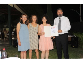 KADIN HAKLARI MÜCADELESİNİN YILMAZ SAVUNUCULARINA TEŞEKKÜR PLAKETİ VERİLDİ