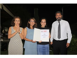 KADIN HAKLARI MÜCADELESİNİN YILMAZ SAVUNUCULARINA TEŞEKKÜR PLAKETİ VERİLDİ