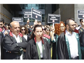 MERSİN BAROSU SALDIRILARA KARŞI BOYKOTTA: DURUŞMALARA GİRMEYECEKLER