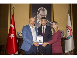 BAŞKANIMIZA KİTAP TAKDİMİ