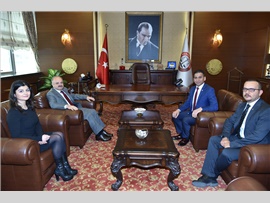 ZİYARET- Mersin Valimiz Sayın; Özdemir ÇAKACAK, Başkanımızı makamında ziyaret etti.