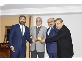 MESLEKTE 40. VE 50. YILINI DOLDURAN AVUKATLARIMIZA PLAKET VERİLDİ